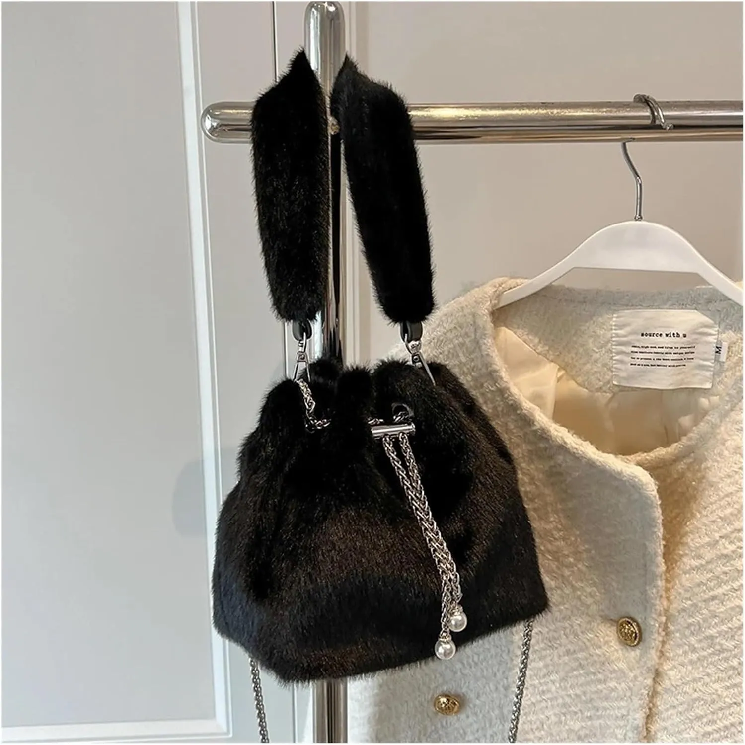 Fluffy Tote Bag Handle Tote Bags for Women Winter Bucket Bag Trend Small Soft Faux Fur Kawaii Handbags and Purse(Pink)