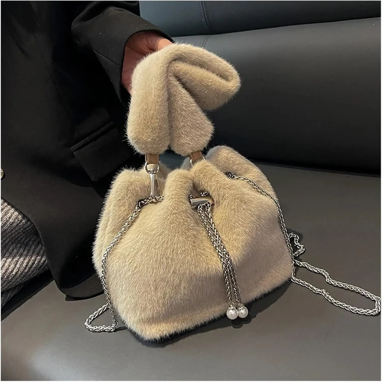 Fluffy Tote Bag Handle Tote Bags for Women Winter Bucket Bag Trend Small Soft Faux Fur Kawaii Handbags and Purse(Pink)