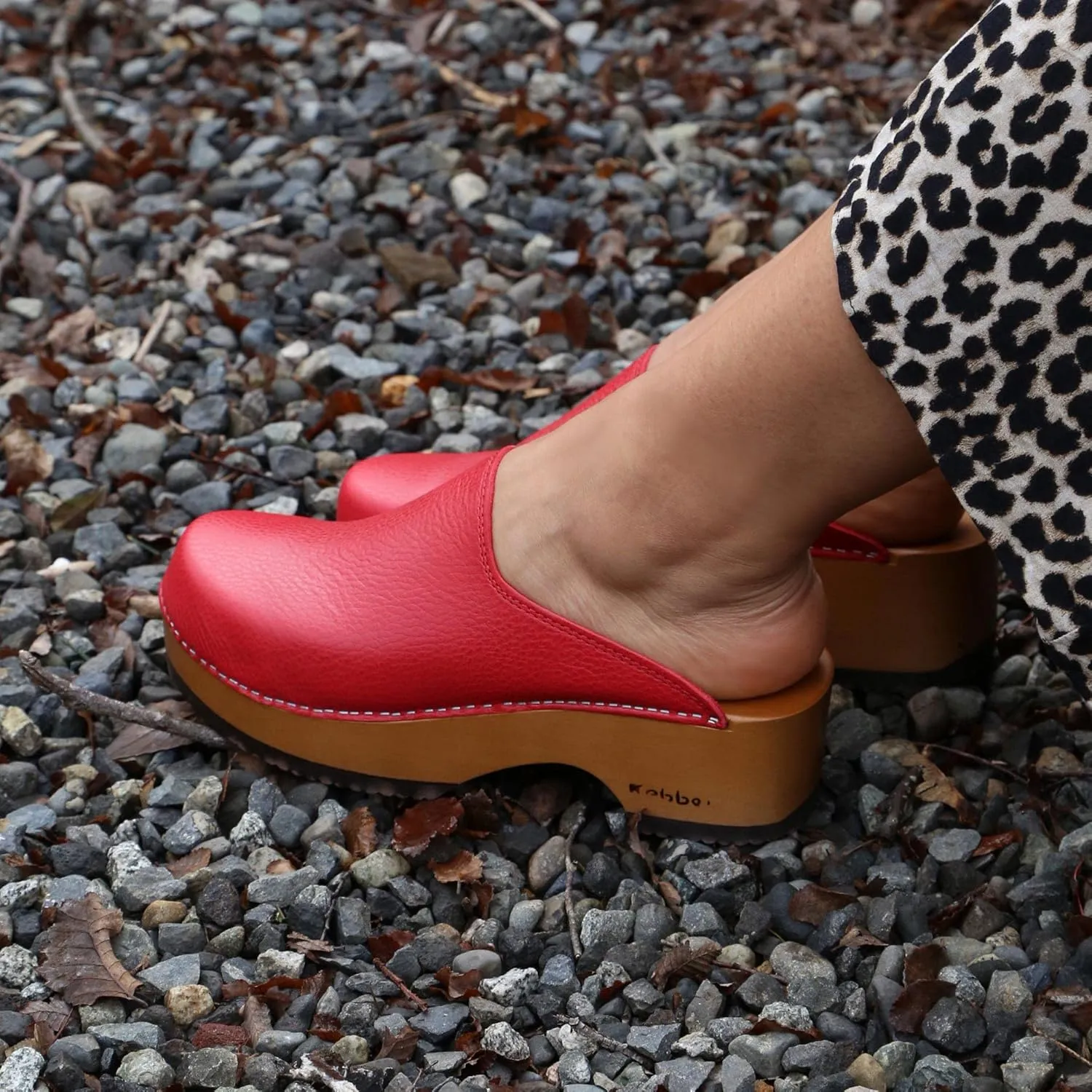 Kebba Edith - Handmade Wooden Clogs with Genuine Leather | Arch Support and Comfortable Fit | Chilean Tepa Platform and EVA Sole |Made in Villarrica, Chile