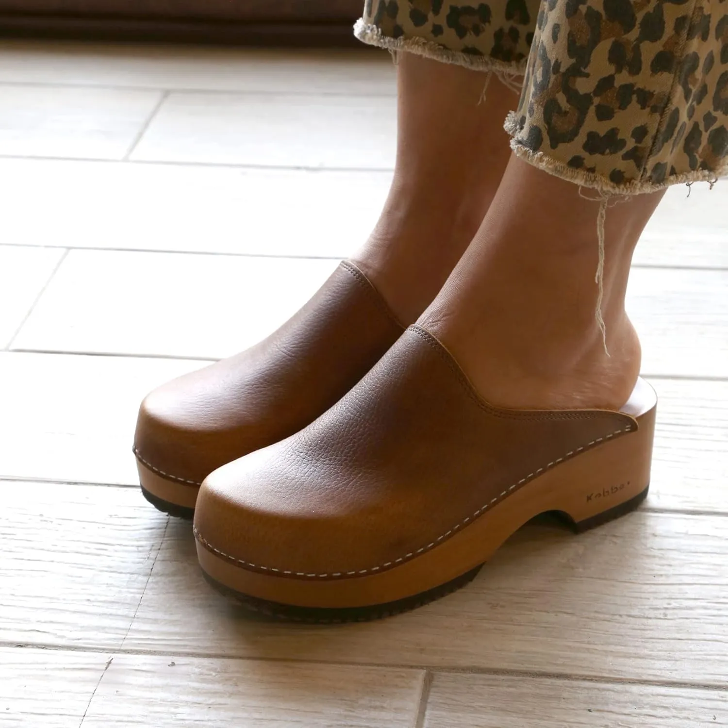 Kebba Edith - Handmade Wooden Clogs with Genuine Leather | Arch Support and Comfortable Fit | Chilean Tepa Platform and EVA Sole |Made in Villarrica, Chile