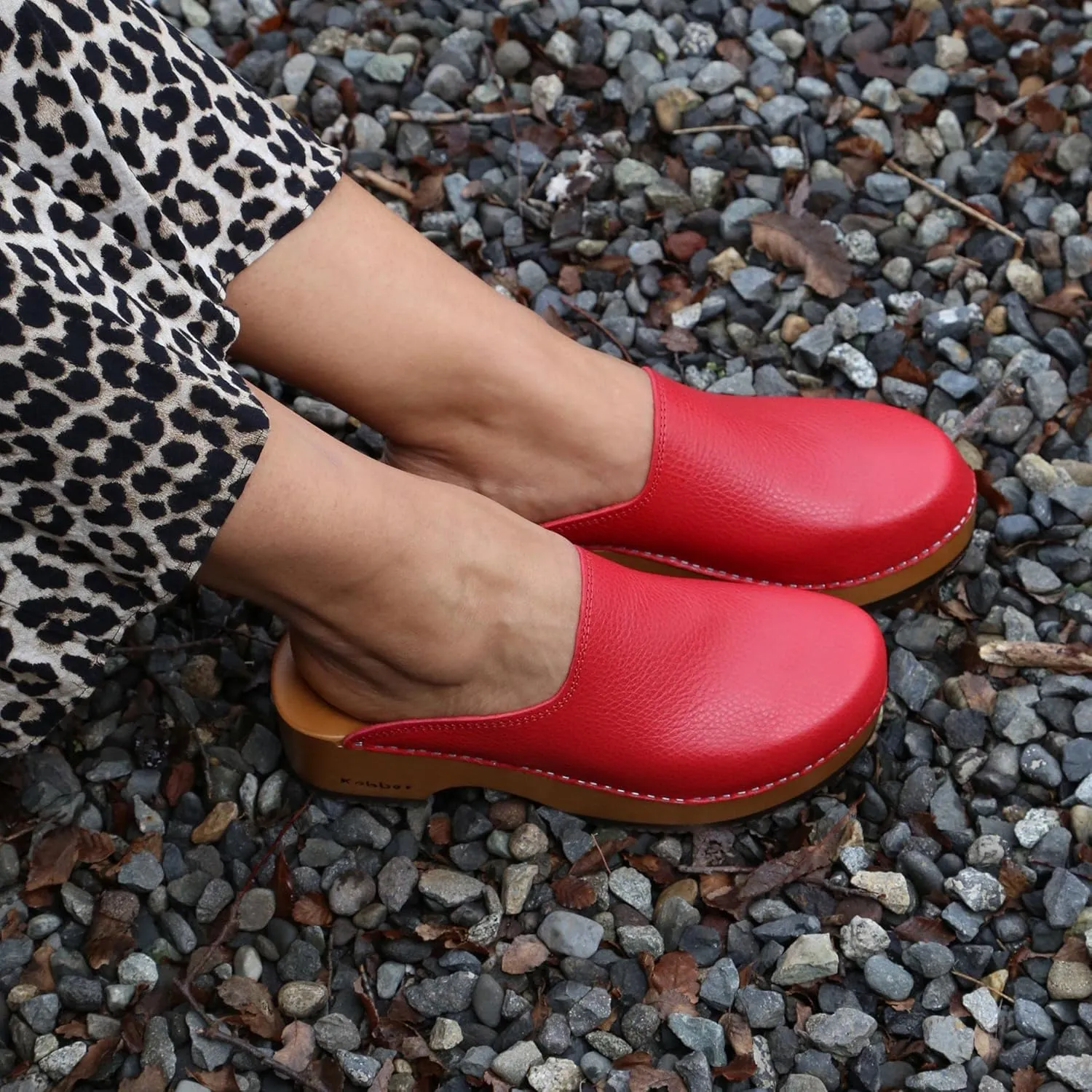 Kebba Edith - Handmade Wooden Clogs with Genuine Leather | Arch Support and Comfortable Fit | Chilean Tepa Platform and EVA Sole |Made in Villarrica, Chile