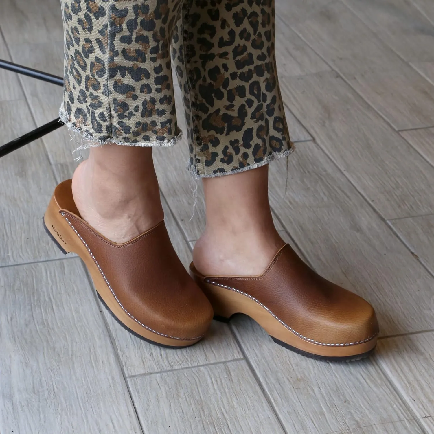 Kebba Edith - Handmade Wooden Clogs with Genuine Leather | Arch Support and Comfortable Fit | Chilean Tepa Platform and EVA Sole |Made in Villarrica, Chile
