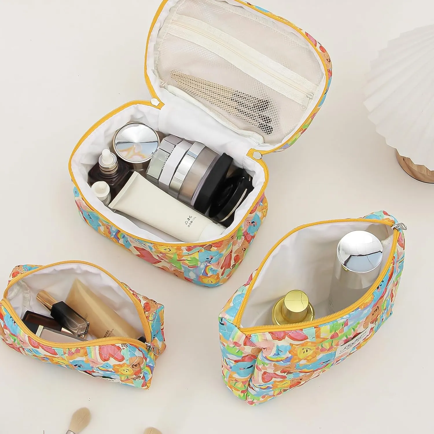 kingkiss Makeup Bag, Quilted Cosmetic Bag, Large Capacity Make Up Bag for Women, Cute Floral Storage Toiletry Bag Travel Storage Makeup Bag(Love Doodle)