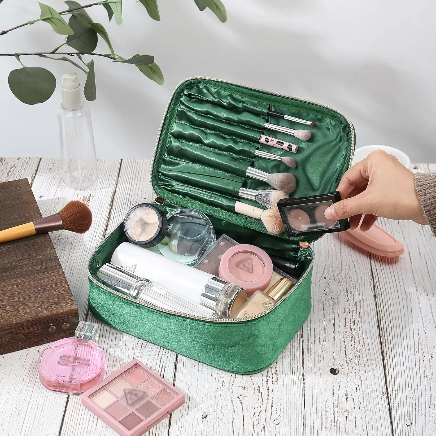 Personalized Name Makeup Bags - Monogrammed Gift for Women Girls Cosmetic Bag with Zipper Gift Ideal for Teen Girls Women Birthday Friend Mom (Green)