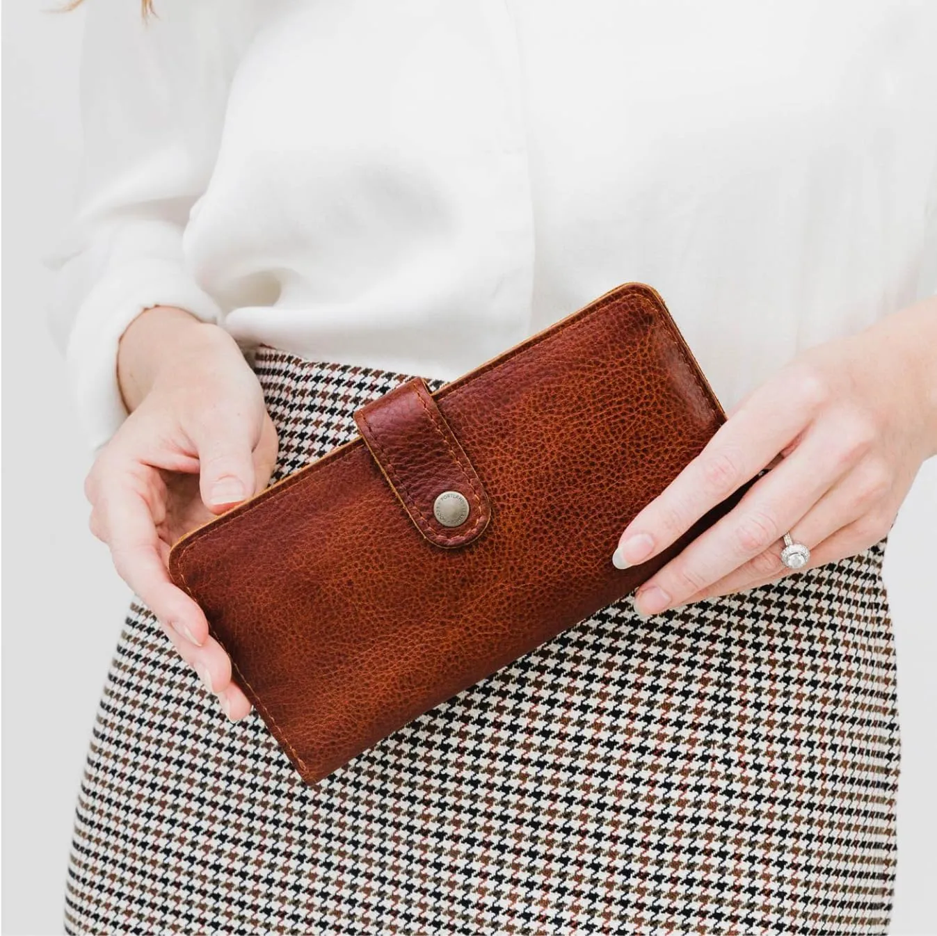 Portland Leather Goods Women's Bifold Wallet – Slim Design with Secure Snap, 8 Card Slots & Interior Zipper Pocket – Nutmeg