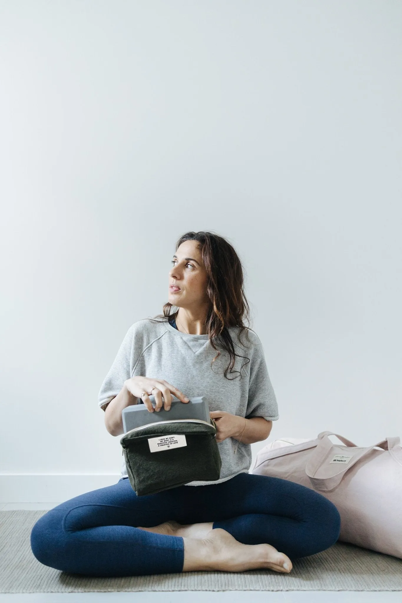 The pouch in collaboration with Lili Barbery - Recycled cotton Military Green